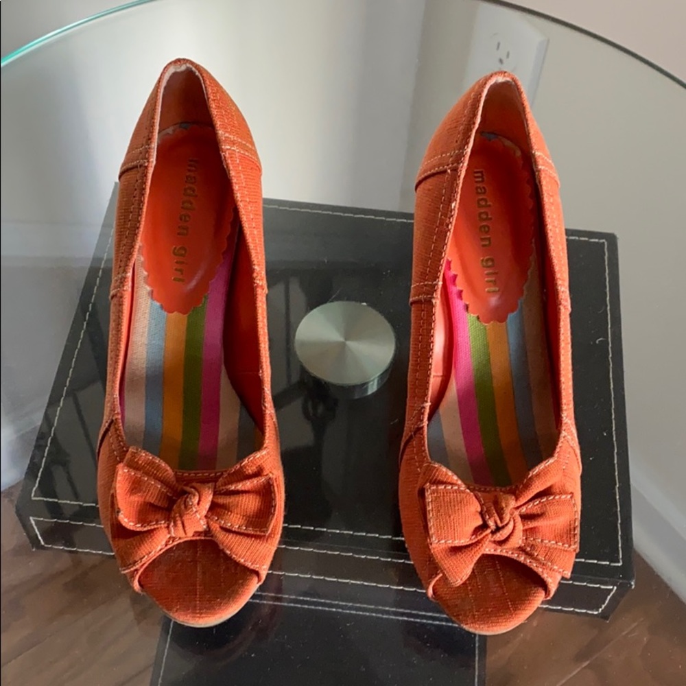 Orange peep toe pump